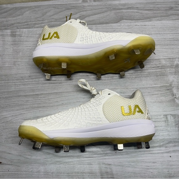 Under Armour UA Glyde 2 MT White Gold Softball Cleats Women’s size 7 - Picture 4 of 15